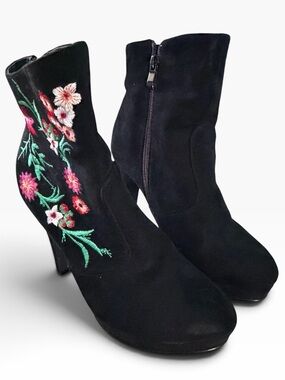 2 Lips Too Floral Embroidered Ankle Stiletto Boots Women's 7M Black Suede Zip